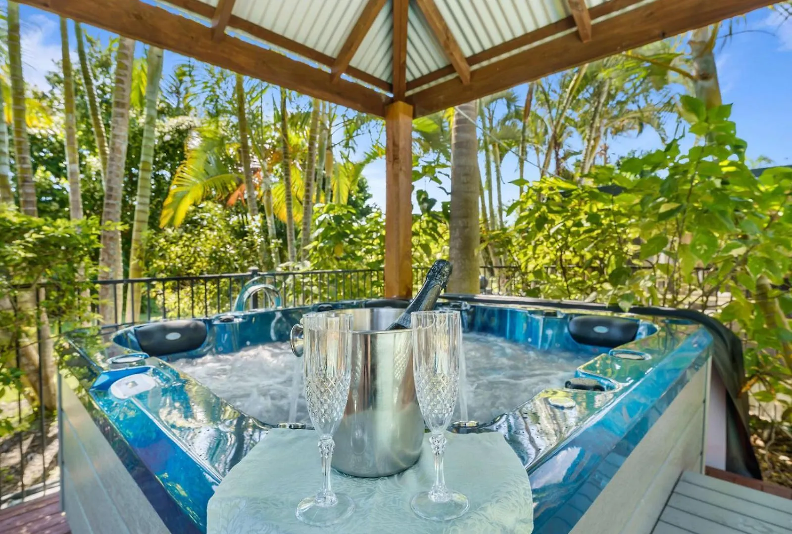 Synergy Beachside Nudist Retreat Hervey Bay